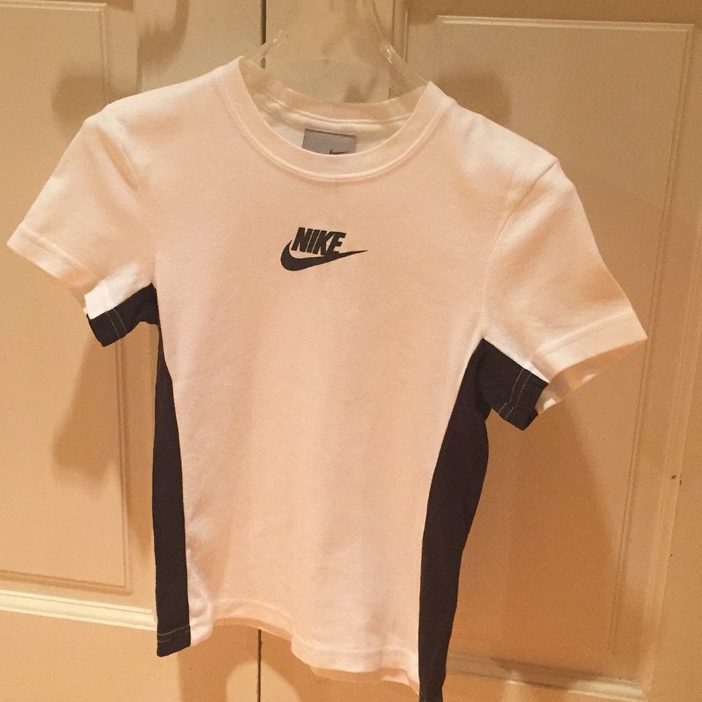 Women’s Nike top. White with black blocking.